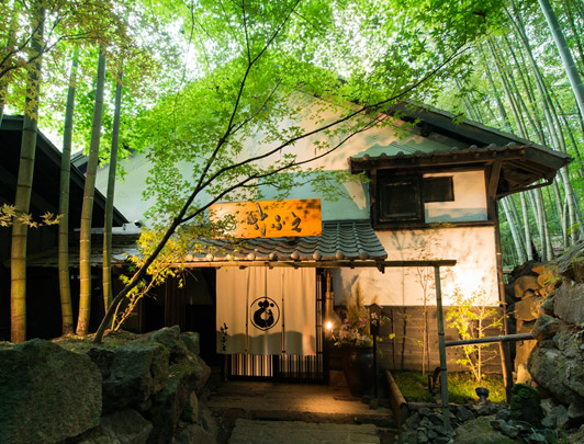 Séjour en ryokan de luxe à Kurokawa en transport privatif